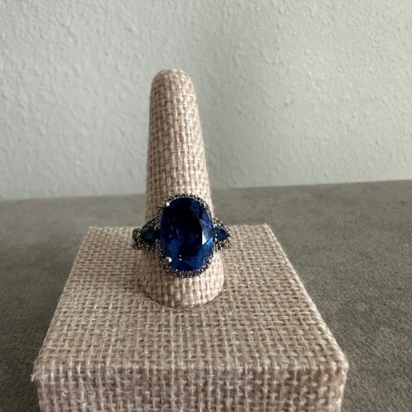 Color Change Florite Ring 6.79ct by Colleen Lopez - Picture 4 of 15